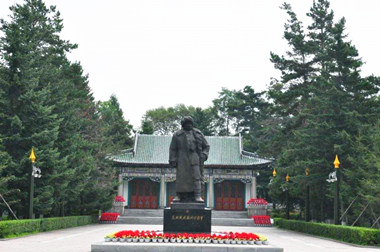 杨靖宇烈士陵园暨东北抗日联军纪念馆