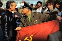 苏联解体30周年祭：最强大的军队把最致命的一击，朝向了自己国家