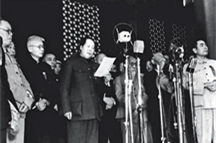 《求是》杂志：永远铭记毛泽东同志的丰功伟绩和崇高风范